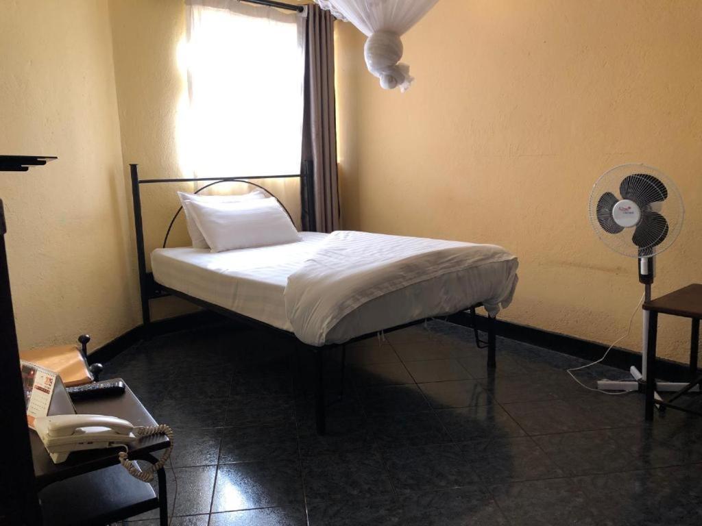 Meley Impala Hotel Munyonyo Exterior photo